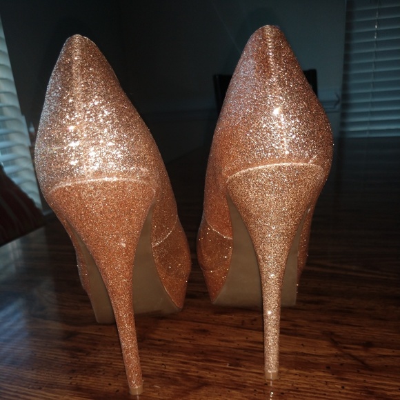 Heels - Picture 2 of 2